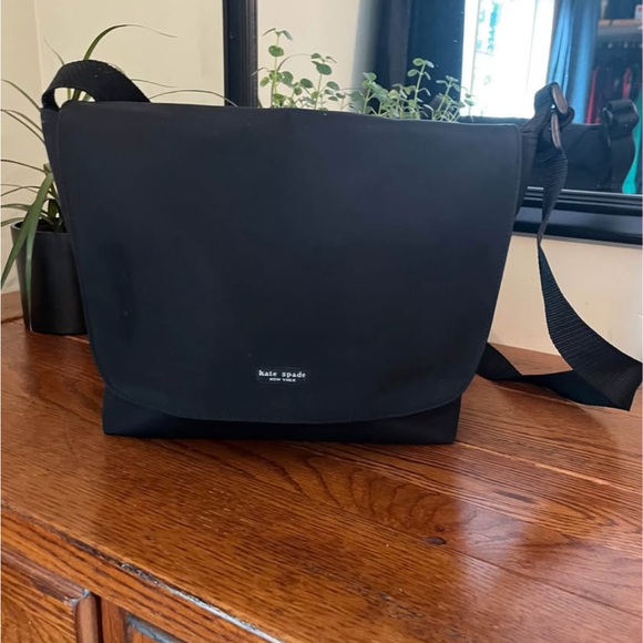 Kate Spade Classic Black Messenger Bag - Picture 1 of 6